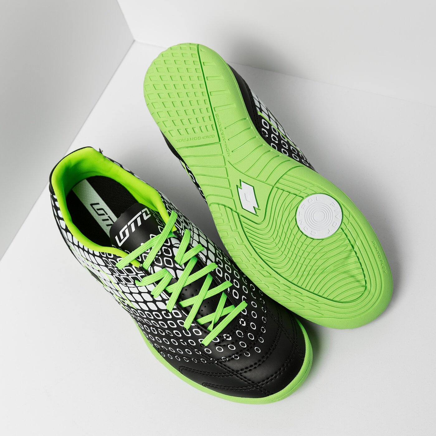 Buty piłkarskie dla dzieci LOTTO SPIDER 700 XIV ID JR s9690 kolor czarny