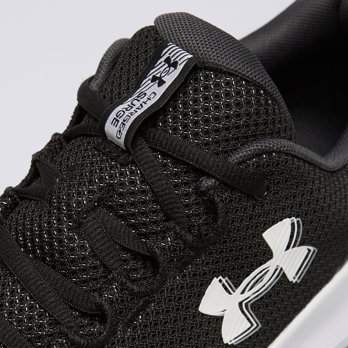 Buty do biegania męskie UNDER ARMOUR CHARGED SURGE 4 3027000001 kolor czarny