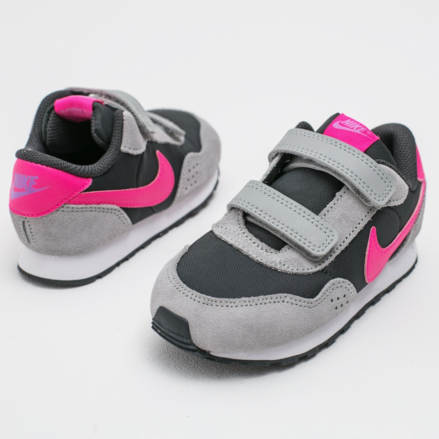 Buty dziecięce NIKE MD VALIANT cn8560-014 kolor szary