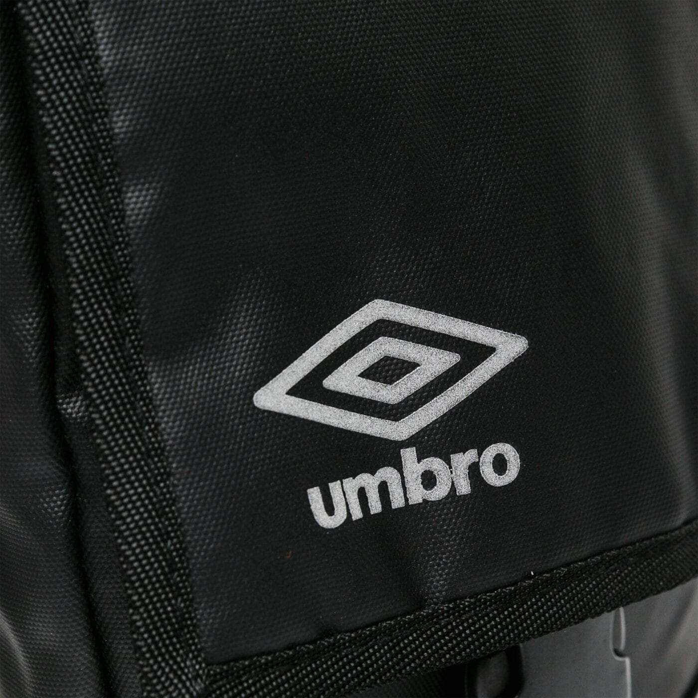 Torba sportowa damska UMBRO TOREBKA TRINS ul120tom35001 kolor czarny