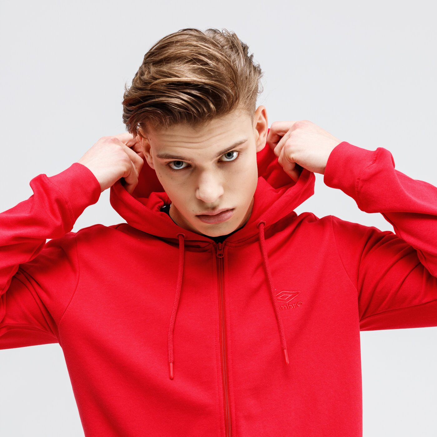 Bluza męska UMBRO BLUZA ROZPINANA Z KAPTUREM GENDO ul120blm43001 kolor czerwony
