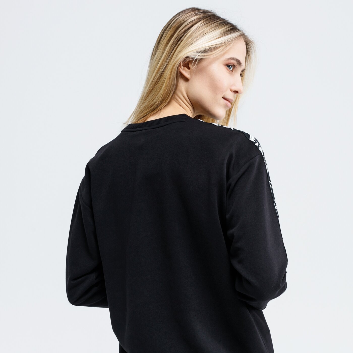 Bluza damska PUMA BLUZA AMPLIFIED CREW TR 582022 01 kolor czarny