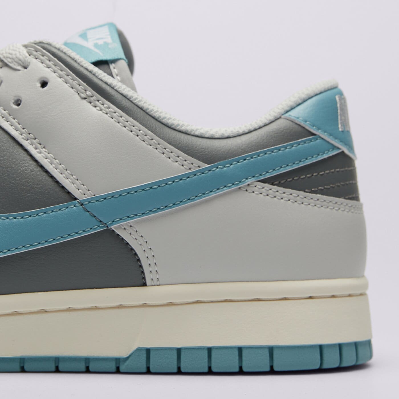 Buty sportowe męskie NIKE DUNK LOW RETRO hf5441-001 kolor szary