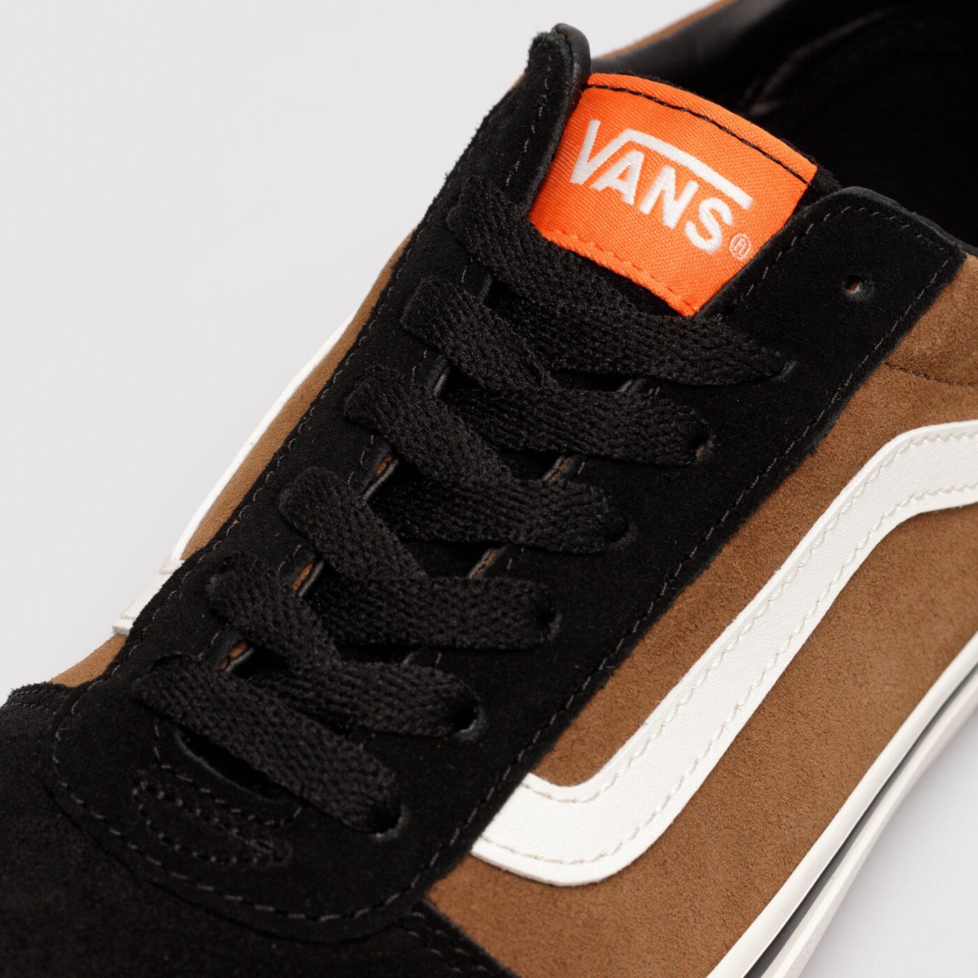 Buty sportowe męskie VANS MN WARD VANSGUARD vn0a5kxuule1 kolor brązowy
