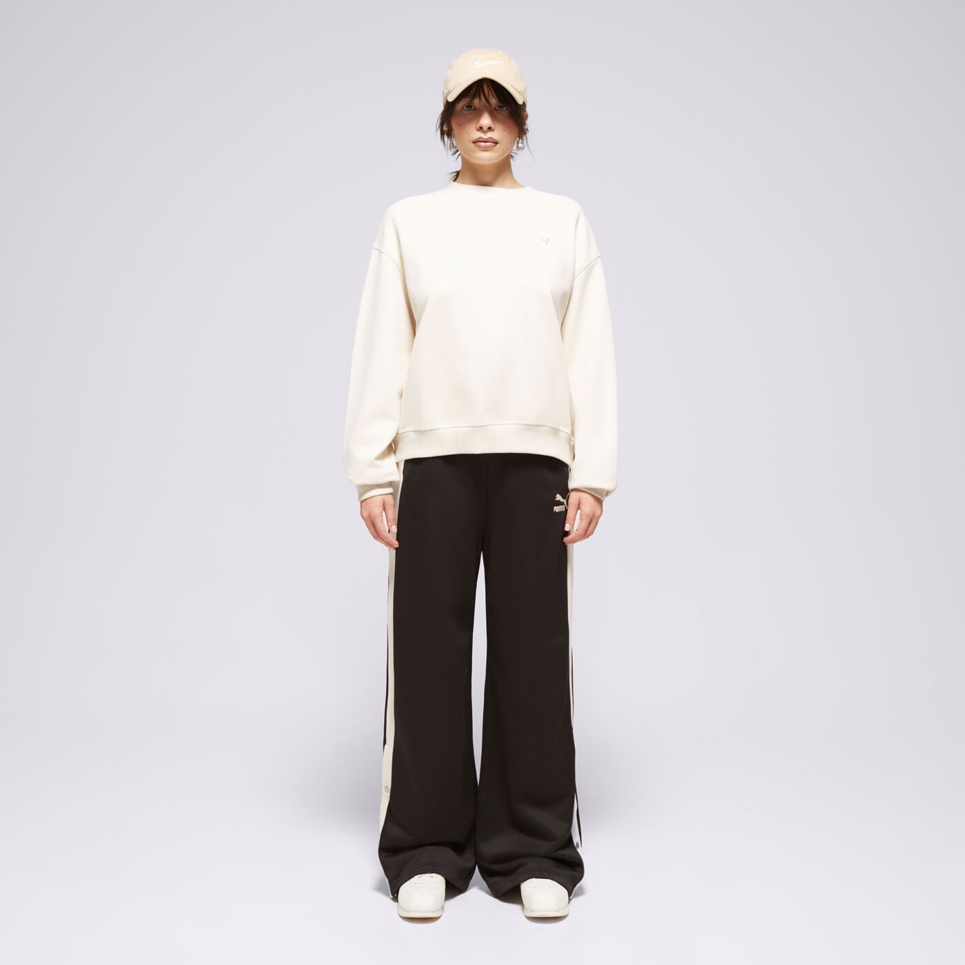 Spodnie dresowe damskie PUMA SPODNIE RELAXED TRACK 62502501 kolor czarny