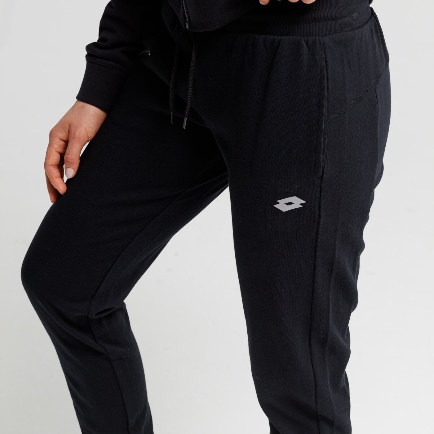 Spodnie dresowe damskie LOTTO SPODNIE FEEL-FIT II CO W 210523-1cl kolor czarny