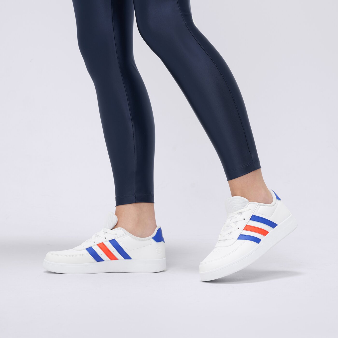 Buty dziecięce ADIDAS BREAKNET 2.0 K hp8957 kolor biały