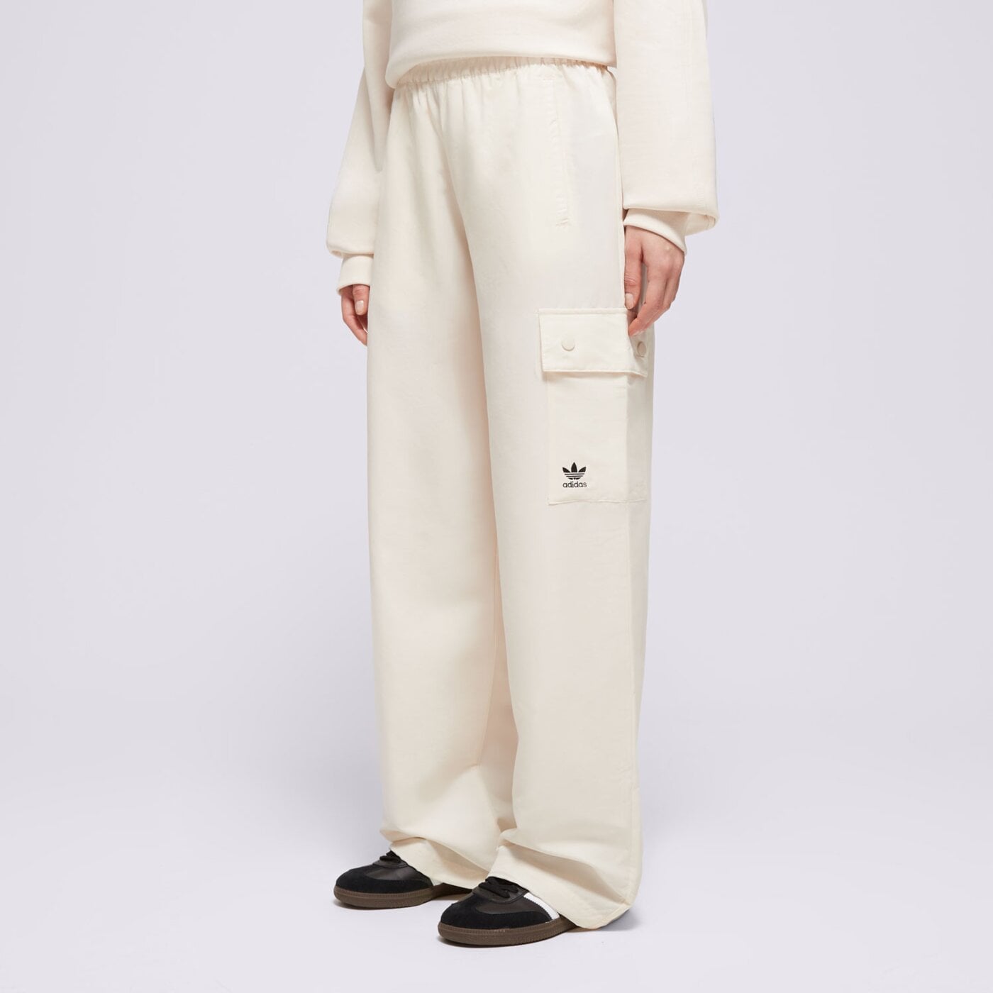 Spodnie dresowe damskie ADIDAS SPODNIE ESSENTIALS WOVEN CARGO ix9970 kolor beżowy