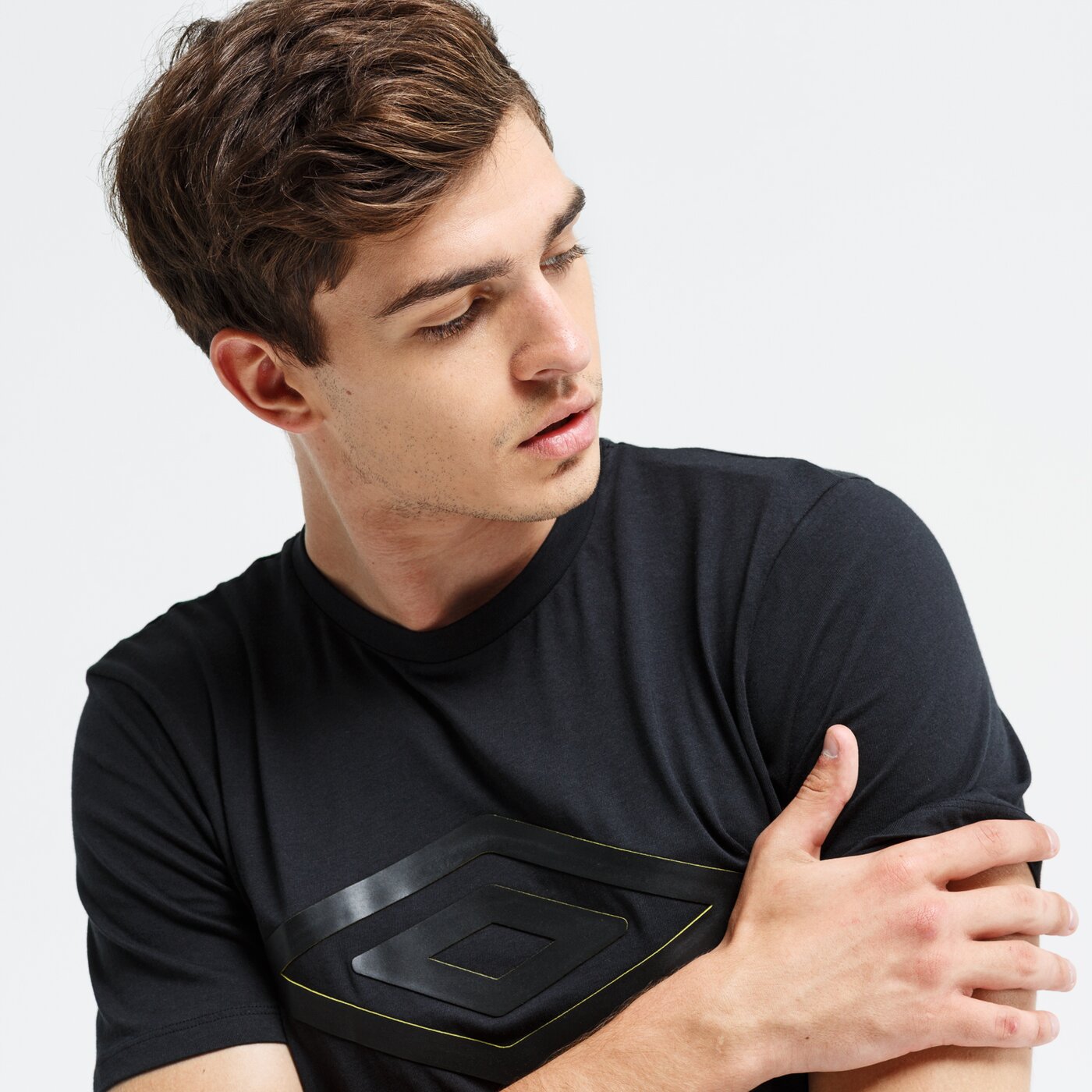 Koszulka męska UMBRO T-SHIRT SS OPULENT REVEAL LOGO GRAPHIC 65526u-ds7 kolor czarny