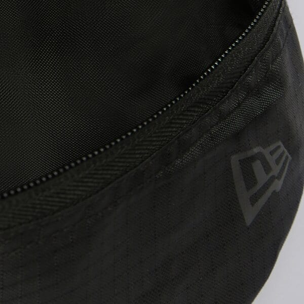 Nerka (saszetka na pas) damska sportowa NEW ERA TORBA MLB MINI WAIST BAG NYY BOB NEW YORK YANKEES BL 60137398 kolor czarny