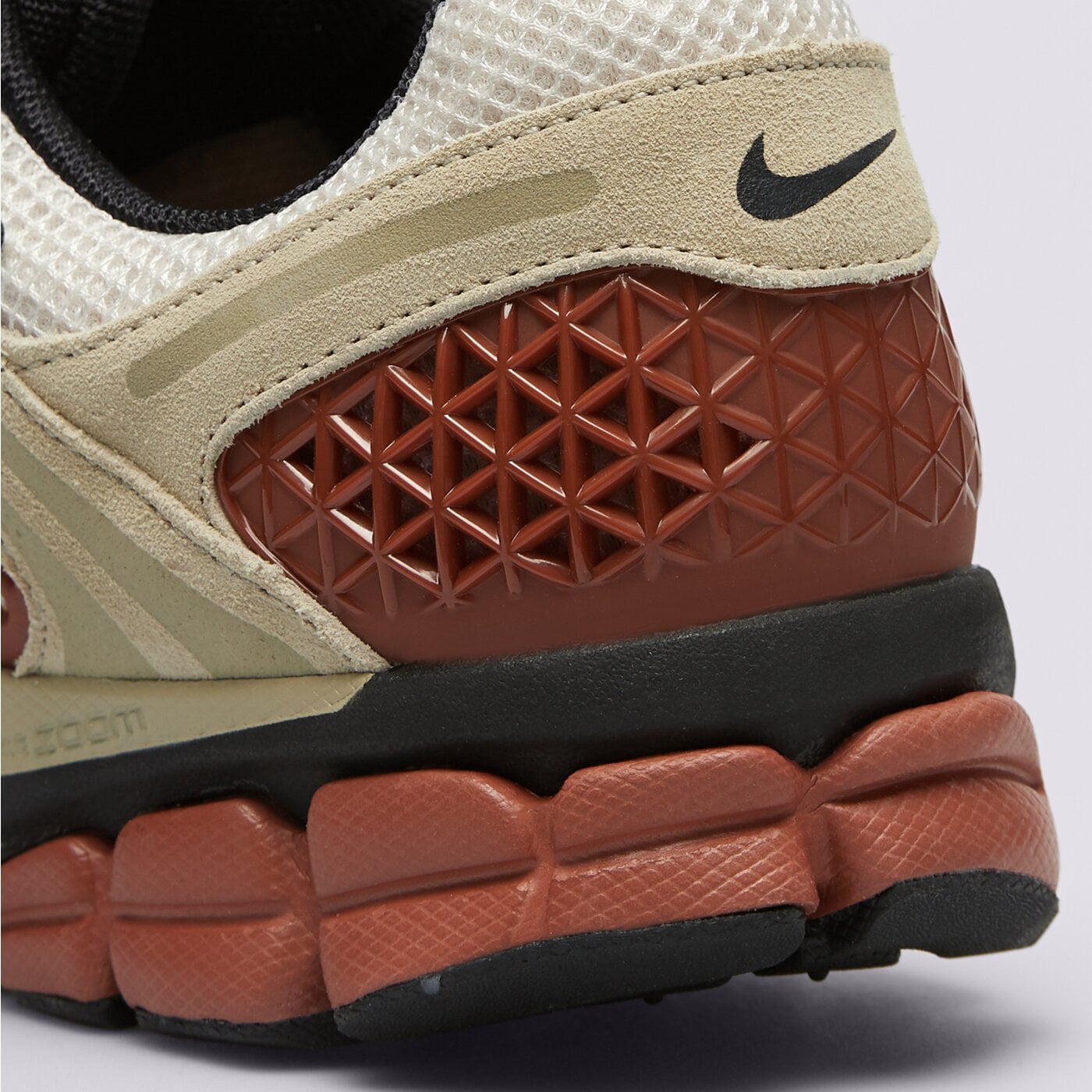 Buty sportowe męskie NIKE ZOOM VOMERO 5 hf1553-201 kolor beżowy