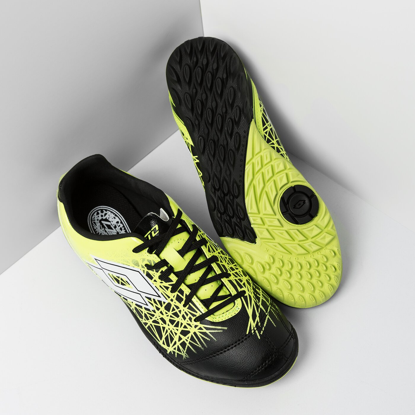 Buty piłkarskie dla dzieci LOTTO LZG 700 IX TF JR s9684 kolor czarny