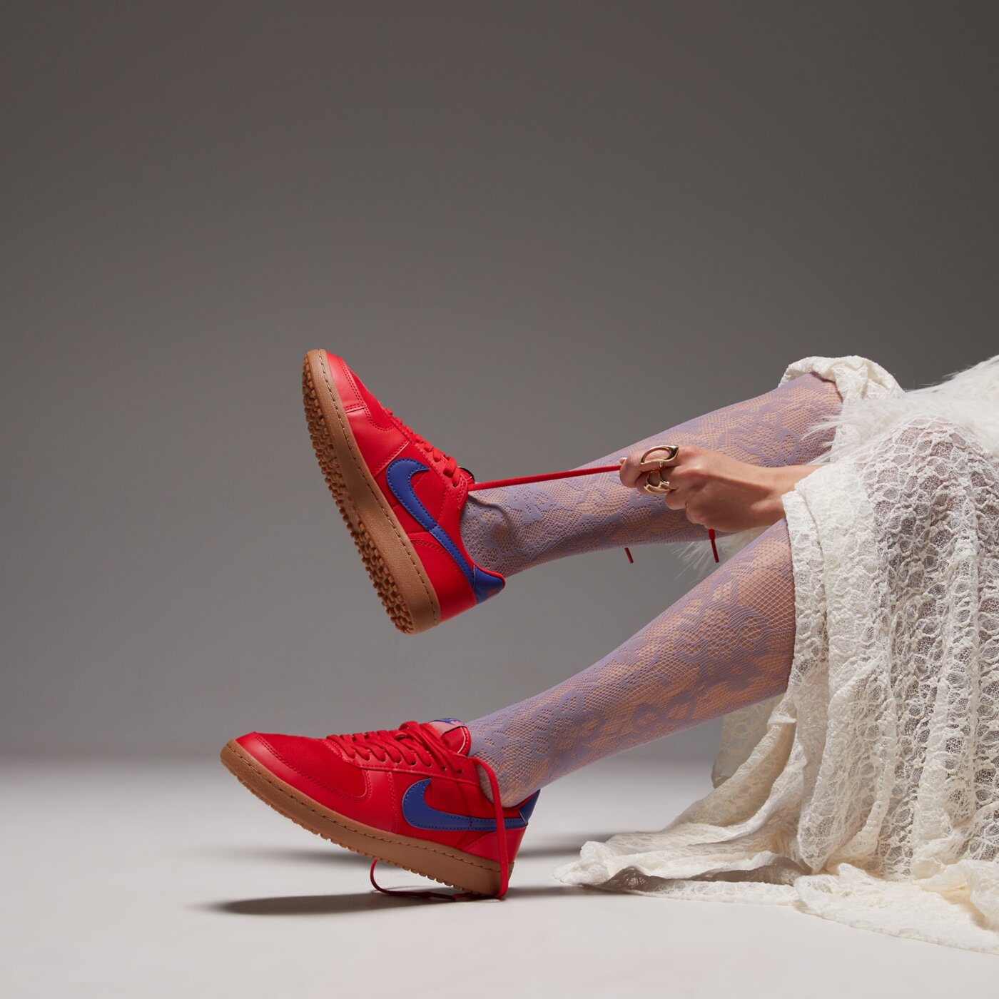 Buty sportowe damskie NIKE WMNS FIELD GENERAL fz5593-601 kolor czerwony