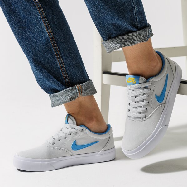Buty dziecięce NIKE SB CHARGE CANVAS cq0260-003 kolor beżowy