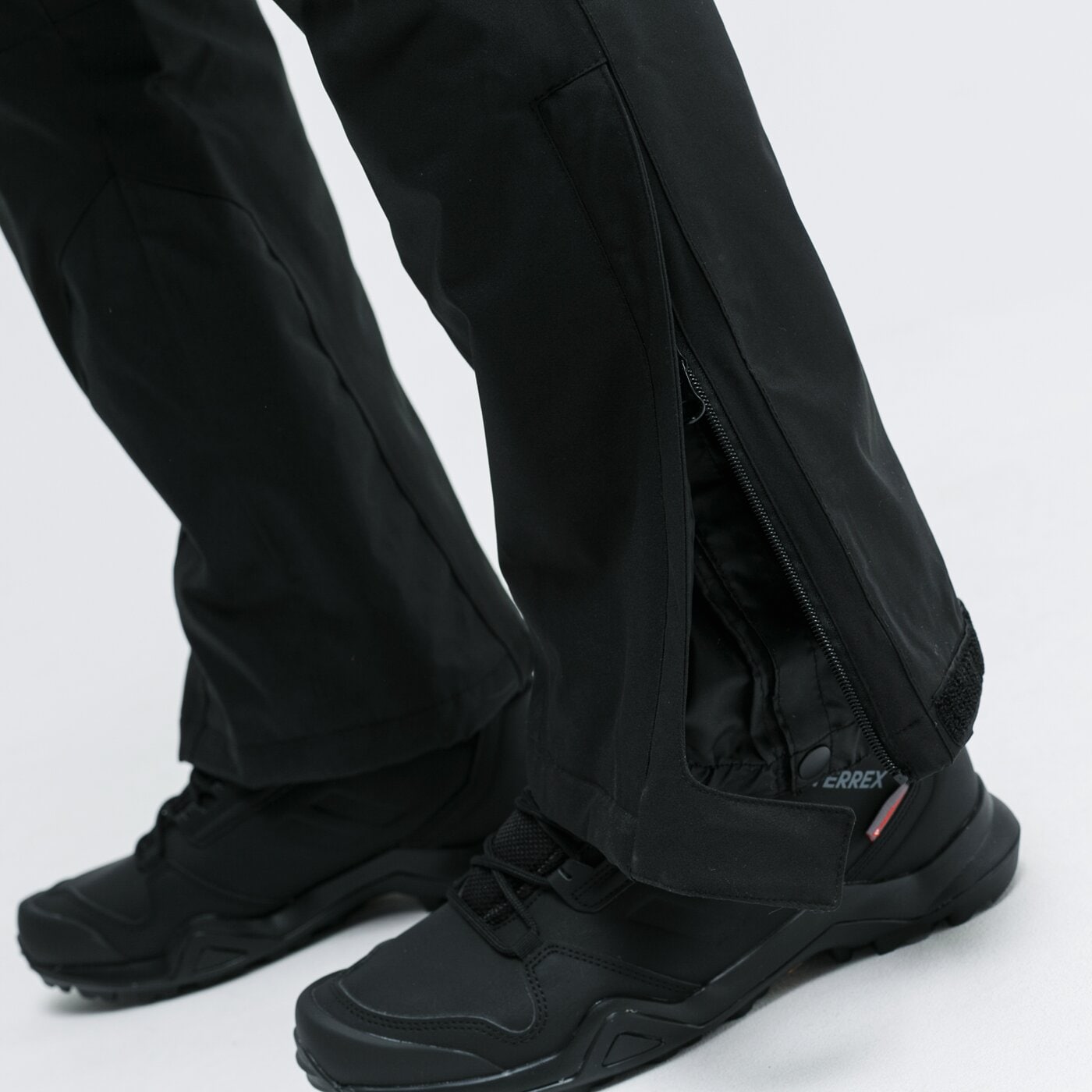 Spodnie dresowe męskie FEEWEAR SPODNIE NARCIARSKIE CARIBOU fw39spm52001 kolor czarny