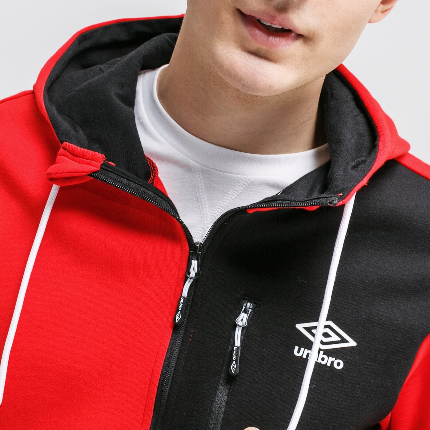 Bluza męska UMBRO BLUZA ROZPINANA Z KAPTUREM ALEK ul320blm10002 kolor czerwony