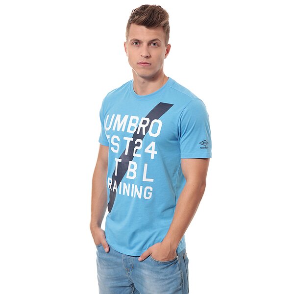 Koszulka męska UMBRO T-SHIRT GRAPHIC FTBL TEE 62582ucp1 kolor niebieski