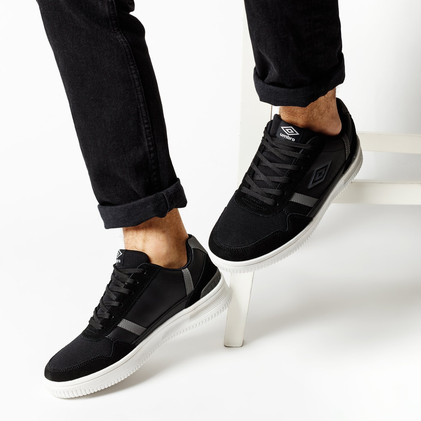 Buty sportowe męskie UMBRO FERGUSON umml121013 kolor czarny