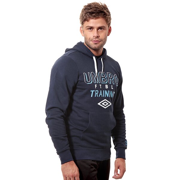 Bluza męska UMBRO BLUZA GRAPHIC FTBL OH HOODED TOP 62608uy70 kolor granatowy