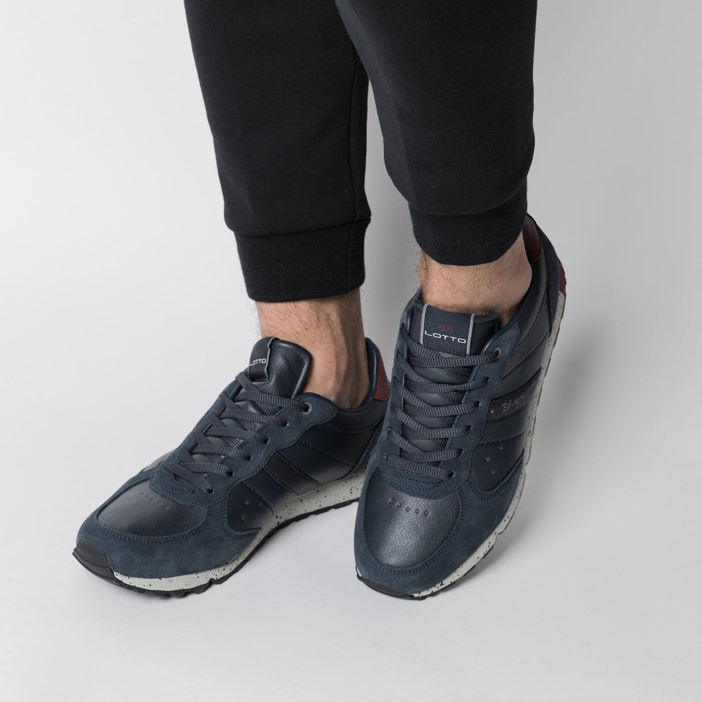 Buty sportowe męskie LOTTO SANTANDER III t0117 kolor granatowy