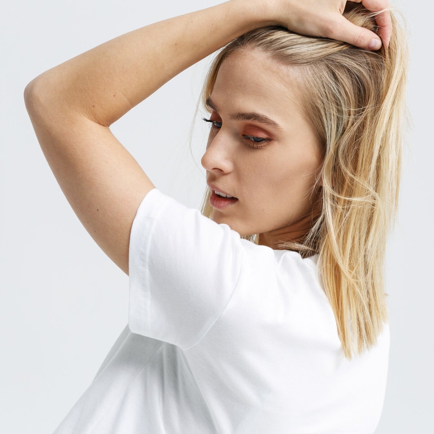 Koszulka damska ADIDAS T-SHIRT SS W FL GRFX T 2 ei4575 kolor biały