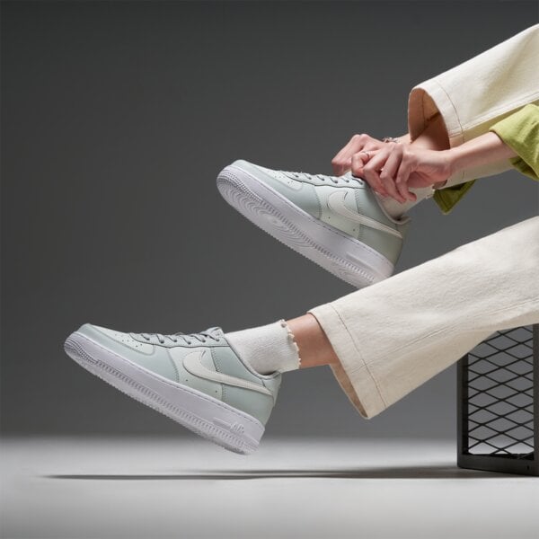 Buty dziecięce NIKE AIR FORCE 1 BG fv5948-007 kolor srebrny