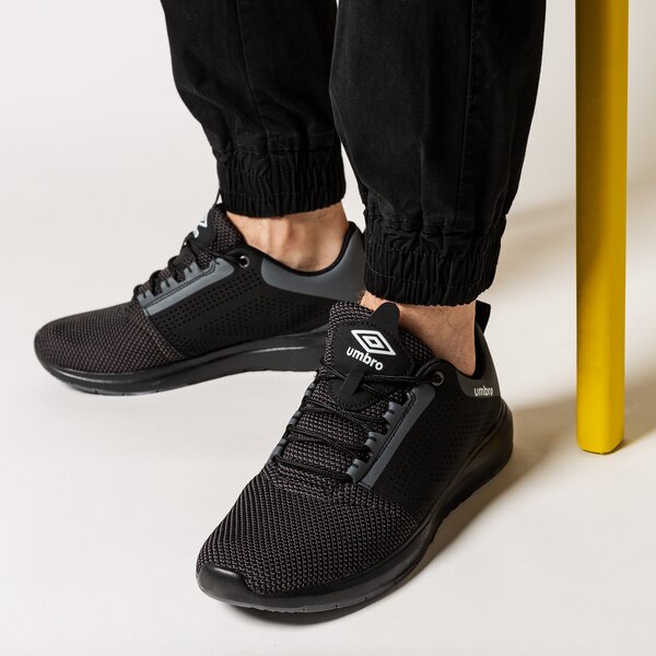 Buty sportowe męskie UMBRO MATASA II ummd119004 kolor czarny
