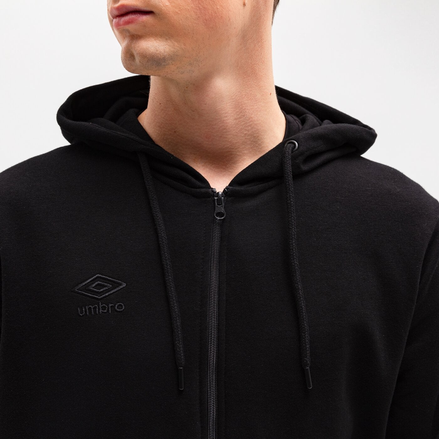 Bluza męska UMBRO BLUZA ROZPINANA Z KAPTUREM UMBRO GALLO II ul321blm90001 kolor czarny