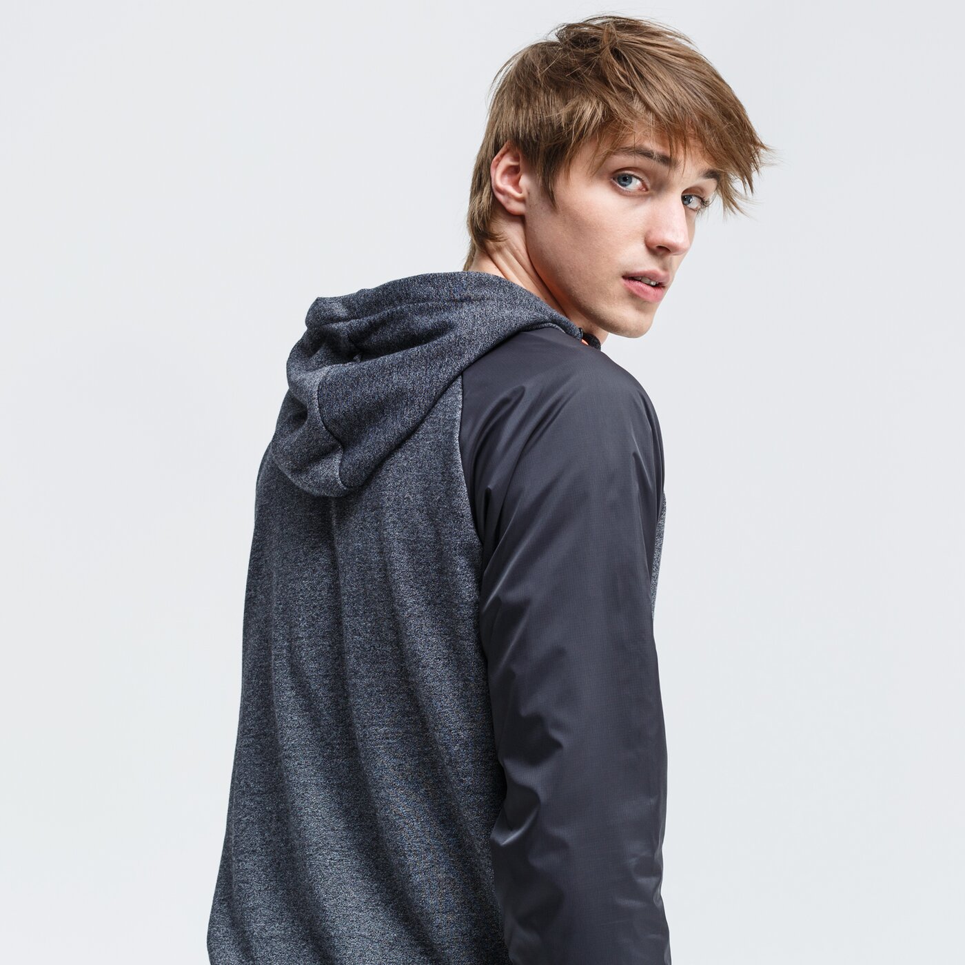 Bluza męska UMBRO BLUZA Z KAPTUREM ANTON ul320blm29001 kolor czarny