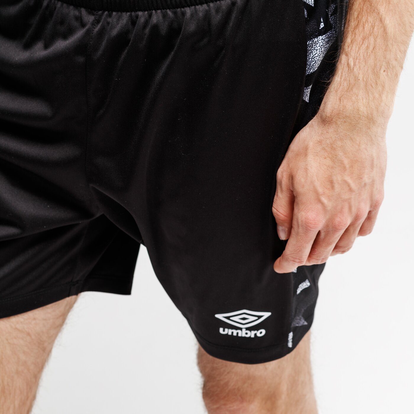 Spodenki męskie UMBRO SZORTY FRAGMENT 65279u-090 kolor czarny