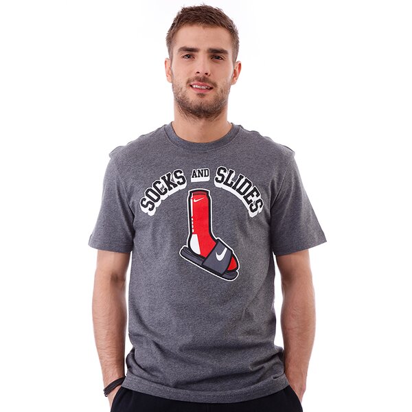 Koszulka męska NIKE T-SHIRT BB SOCKS & SLIDES TEE 532680071 kolor szary