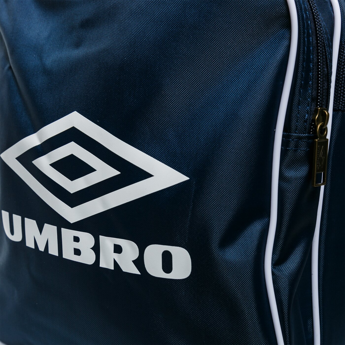 Torba sportowa damska UMBRO TORBA RETRO SMALL HOLDALL 30775u-c5d kolor granatowy