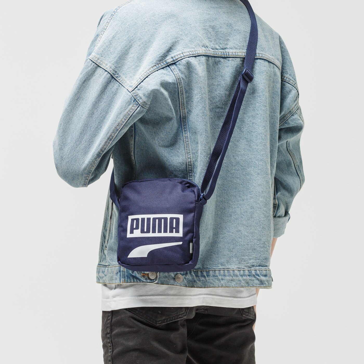 Torba sportowa damska PUMA TOREBKA PLUS PORTABLE II 7606115 kolor granatowy