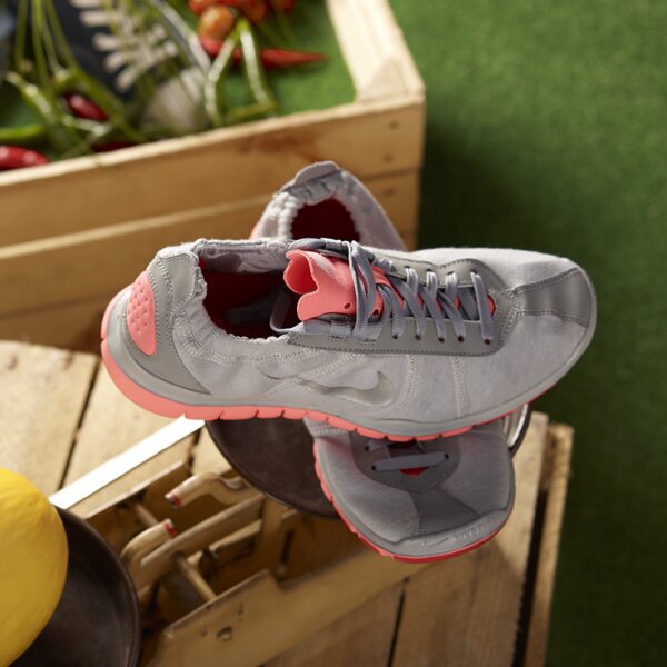 Buty treningowe damskie NIKE WMNS  FREE TR TWIST 487791005 kolor szary