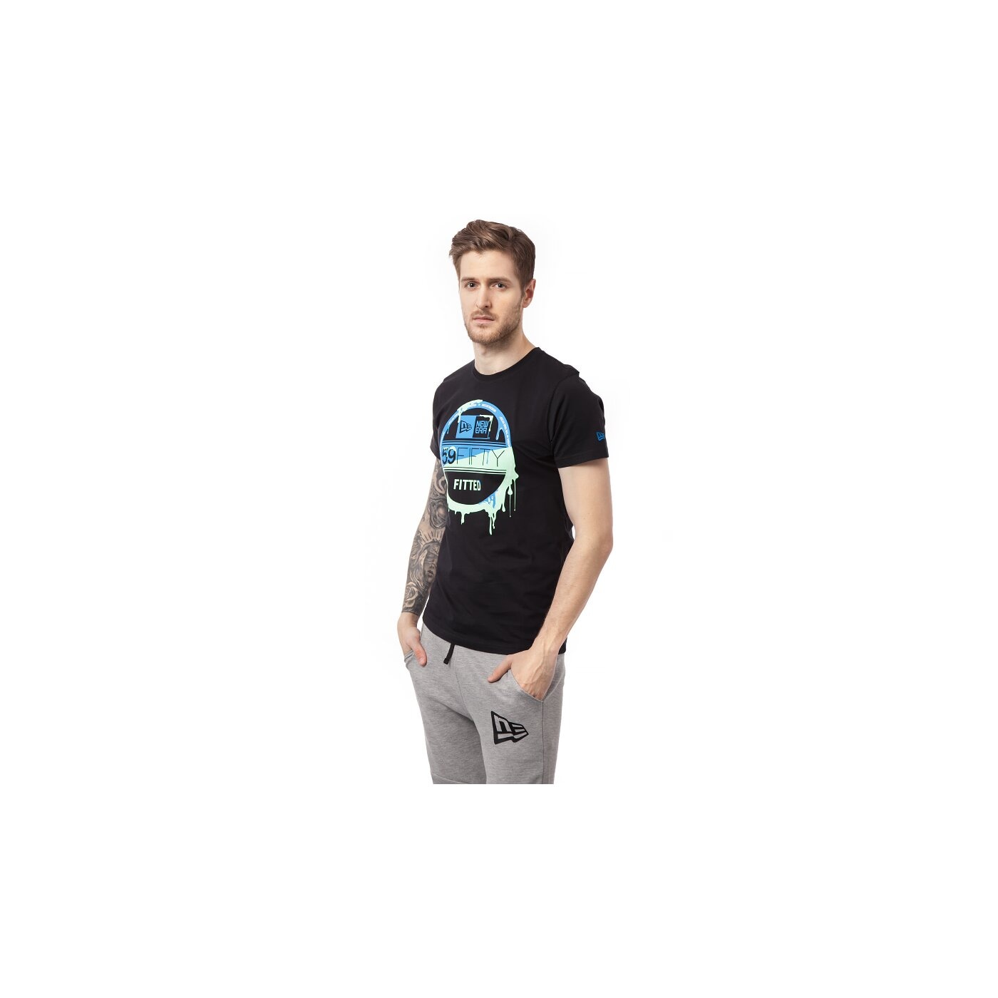 Koszulka męska NEW ERA T-SHIRT VISOR STICKY 11136456 kolor czarny