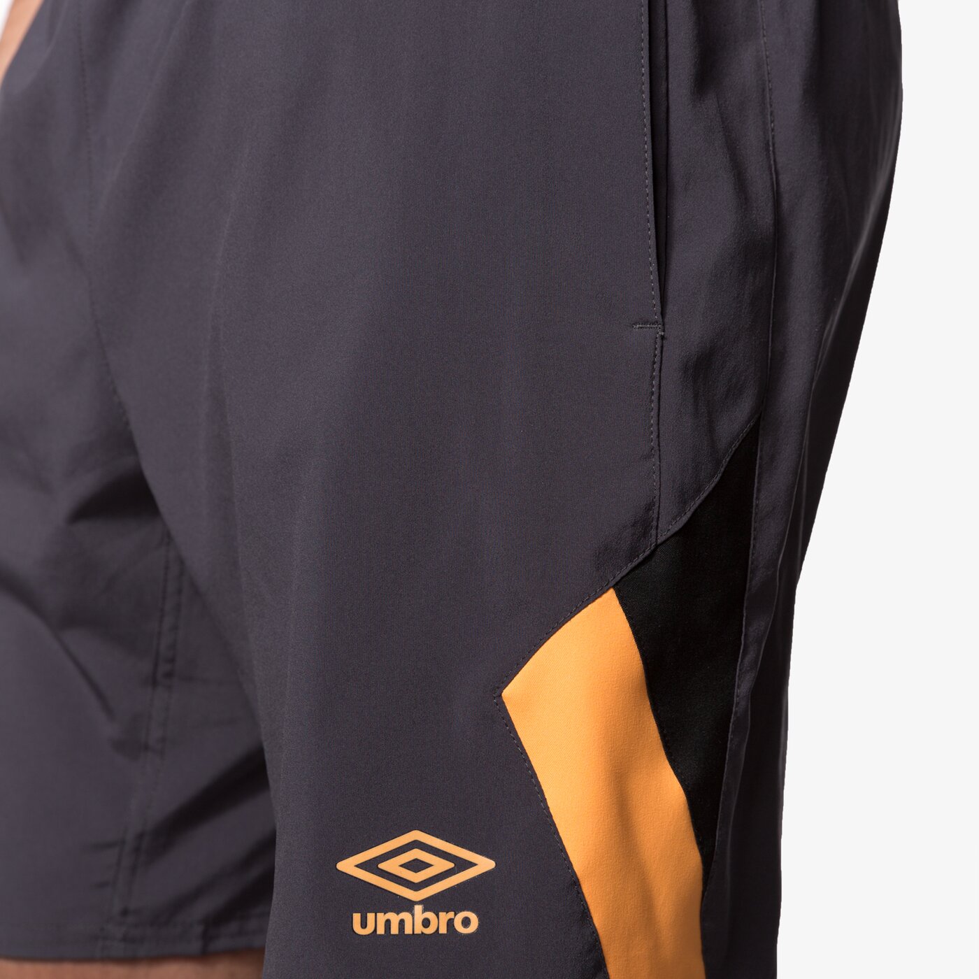 Spodenki męskie UMBRO SZORTY PRO TRAINING WOVEN 64458uenc kolor szary