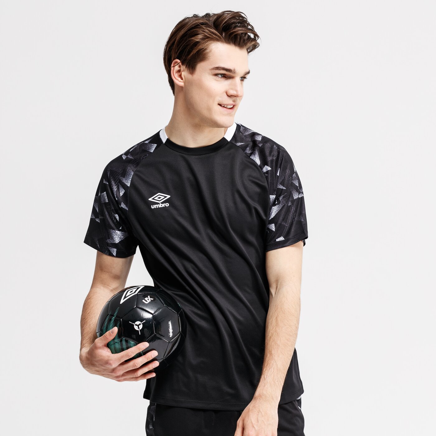 Koszulka męska UMBRO T-SHIRT SS FRAGMENT JERSEY 65274u-090 kolor czarny