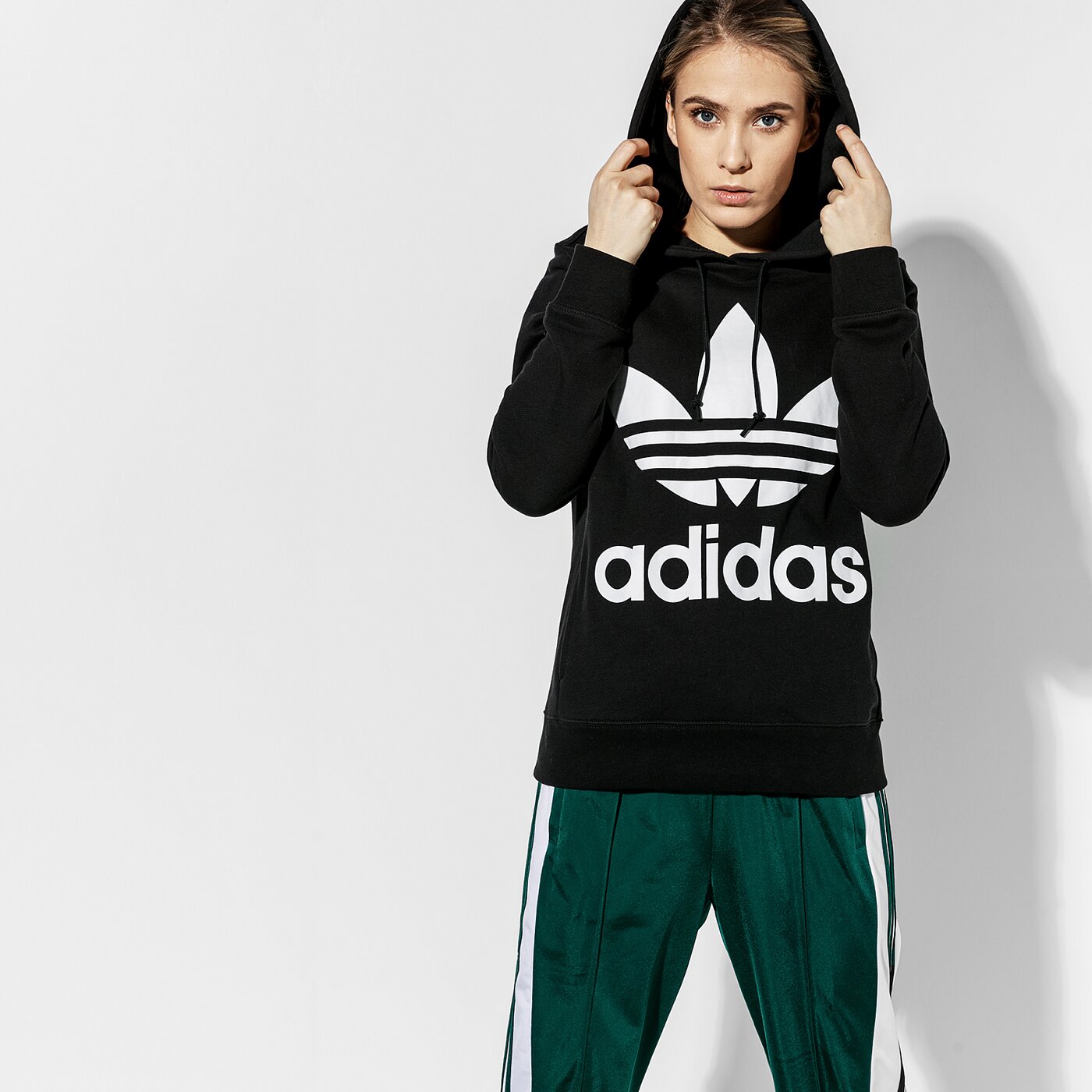 ce2408 trefoil hoodie