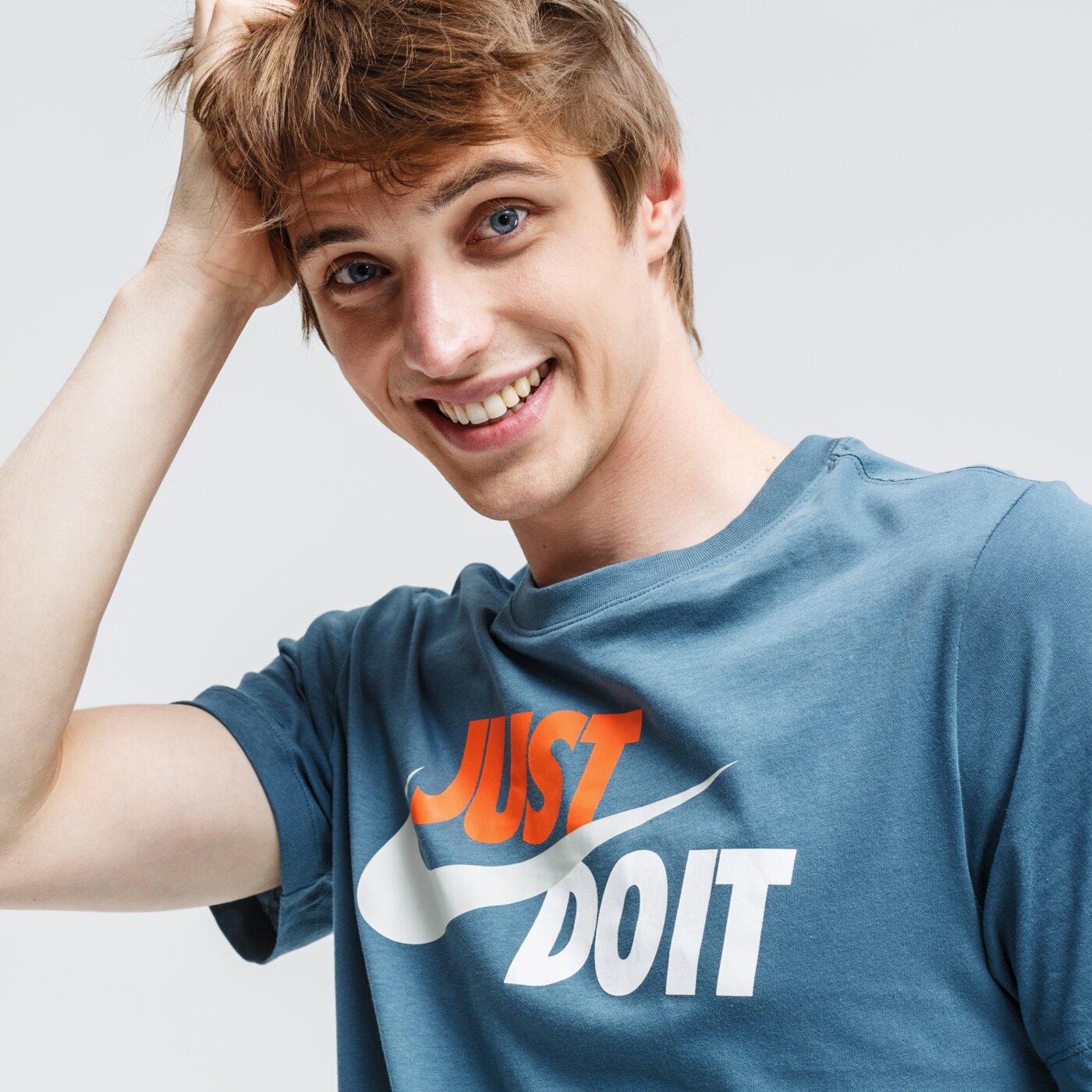 Koszulka męska NIKE T-SHIRT NSW JUST DO IT SWOOSH ar5006-058 kolor niebieski