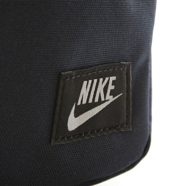 Torba sportowa damska NIKE TORBA CORE SMALL ITEMS II ba4293406 kolor granatowy