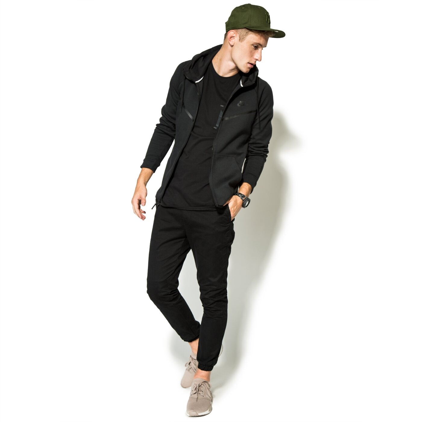 Koszulka męska NIKE T-SHIRT NIKE TEE-DROP HEM POCKET 805208010 kolor czarny