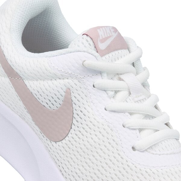 Buty sportowe damskie NIKE WMNS TANJUN 812655-102 kolor biały