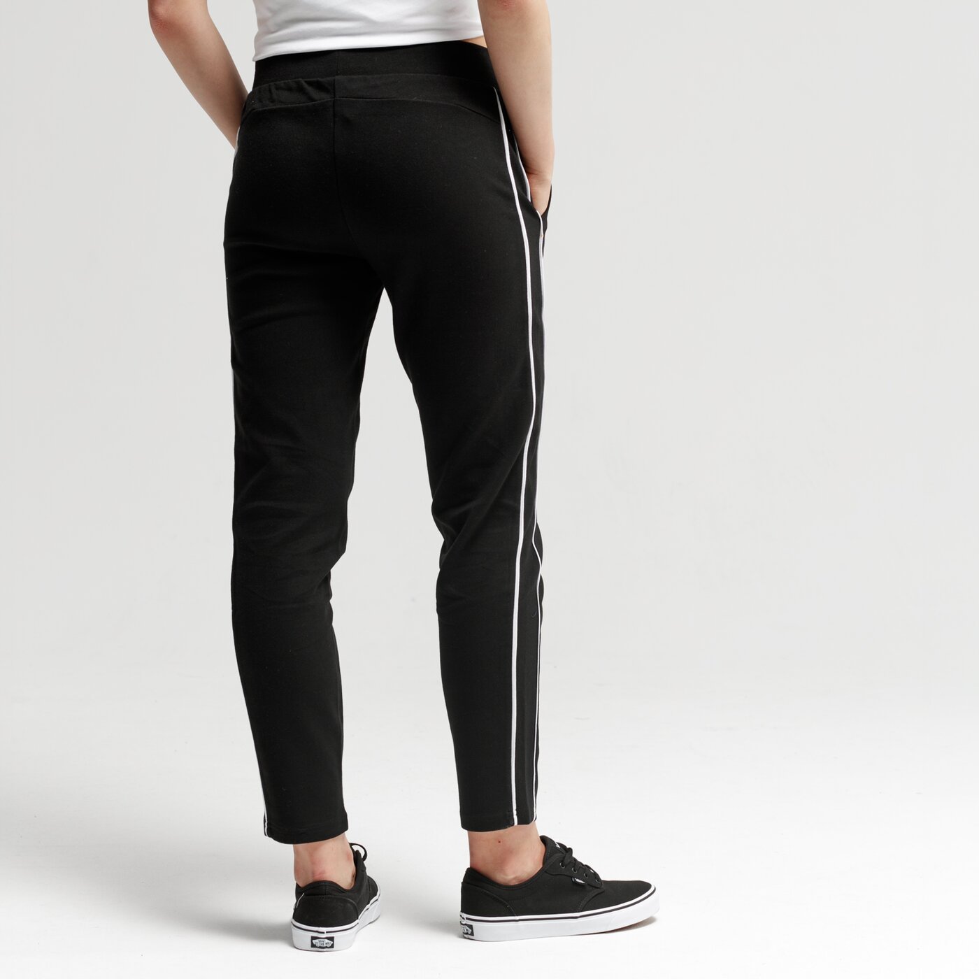 Spodnie dresowe damskie UMBRO SPODNIE HUSHY ul19spd06001 kolor czarny