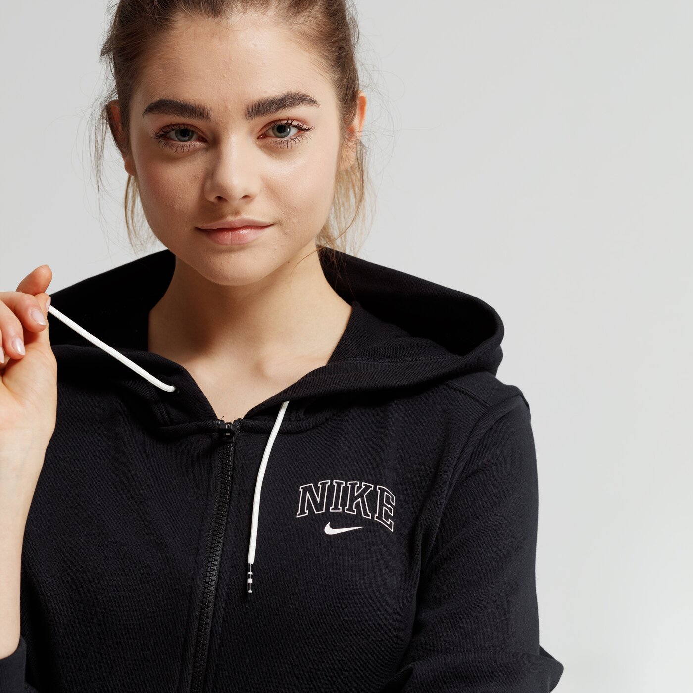 Bluza damska NIKE BLUZA W NSW FZ VRSTY av8300-010 kolor czarny