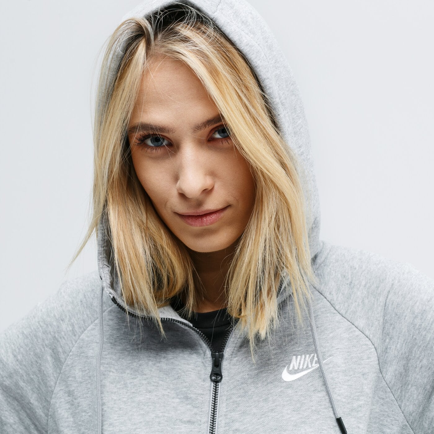 Bluza damska NIKE BLUZA ROZPINANA Z KAPTUREM SPORTSWEAR ESSENTIAL bv4122-063 kolor szary