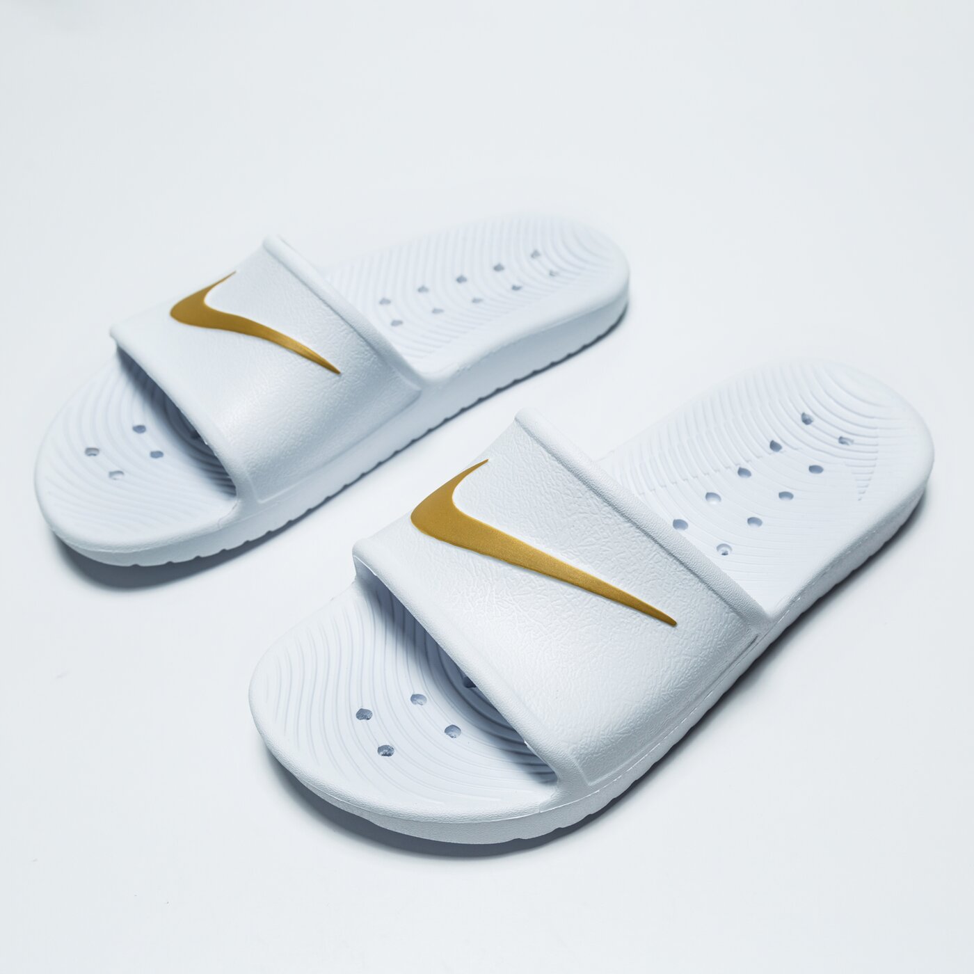 Klapki damskie NIKE WMNS KAWA SHOWER 832655-101 kolor biały