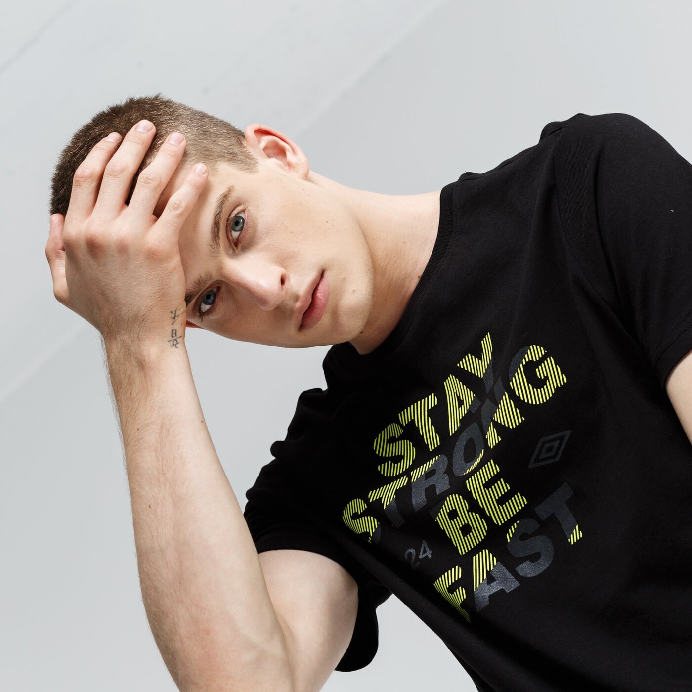 Koszulka męska UMBRO T-SHIRT WINSTON ul39tsm03001 kolor czarny