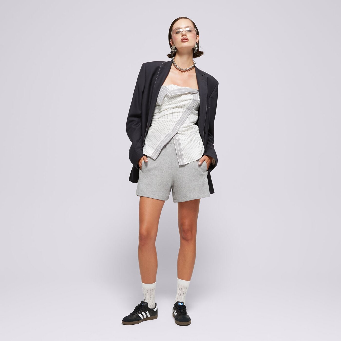 Spodenki damskie ADIDAS SZORTY ESS SHORTS iy7341 kolor szary