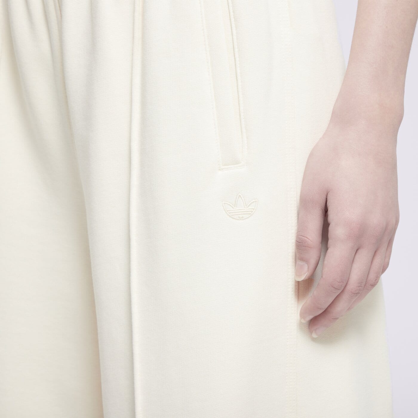 Spodnie dresowe damskie ADIDAS SPODNIE WIDE LEG PANT iz0292 kolor biały