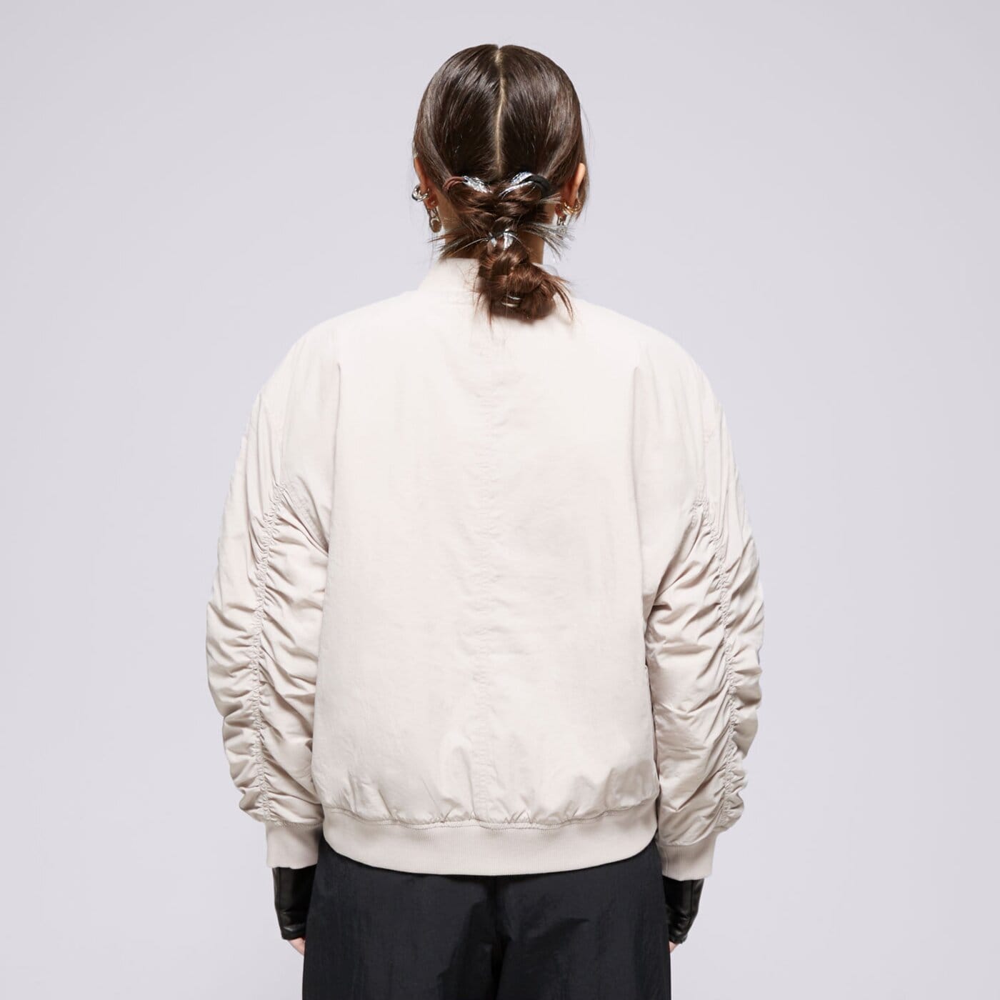 Kurtka przejściowa damska NEW BALANCE KURTKA LINEAR HERITAGE WOVEN BOMBER wj33507mnk kolor szary